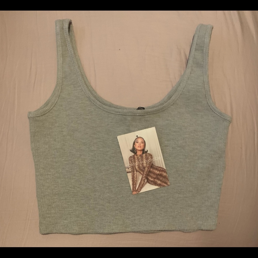 Naked wardrobe TANK U NEXT SNATCHED CROP